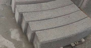 扬州芝麻白弧形路牙石