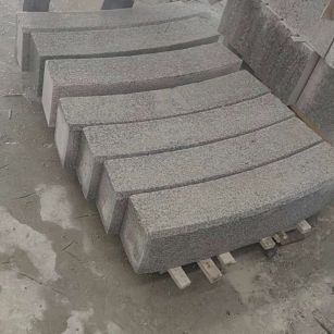 扬州芝麻白弧形路牙石