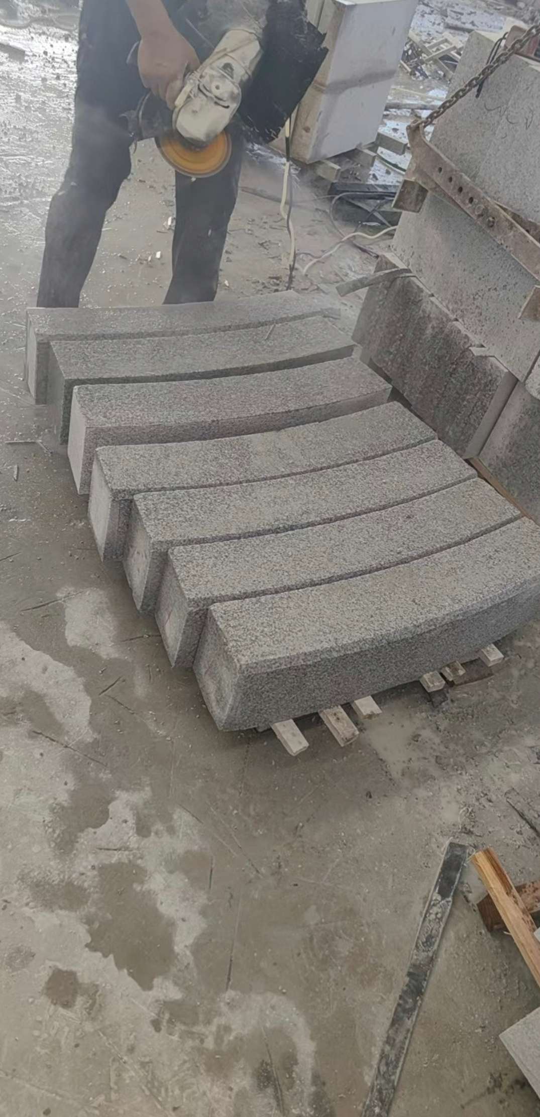 扬州芝麻白弧形路牙石