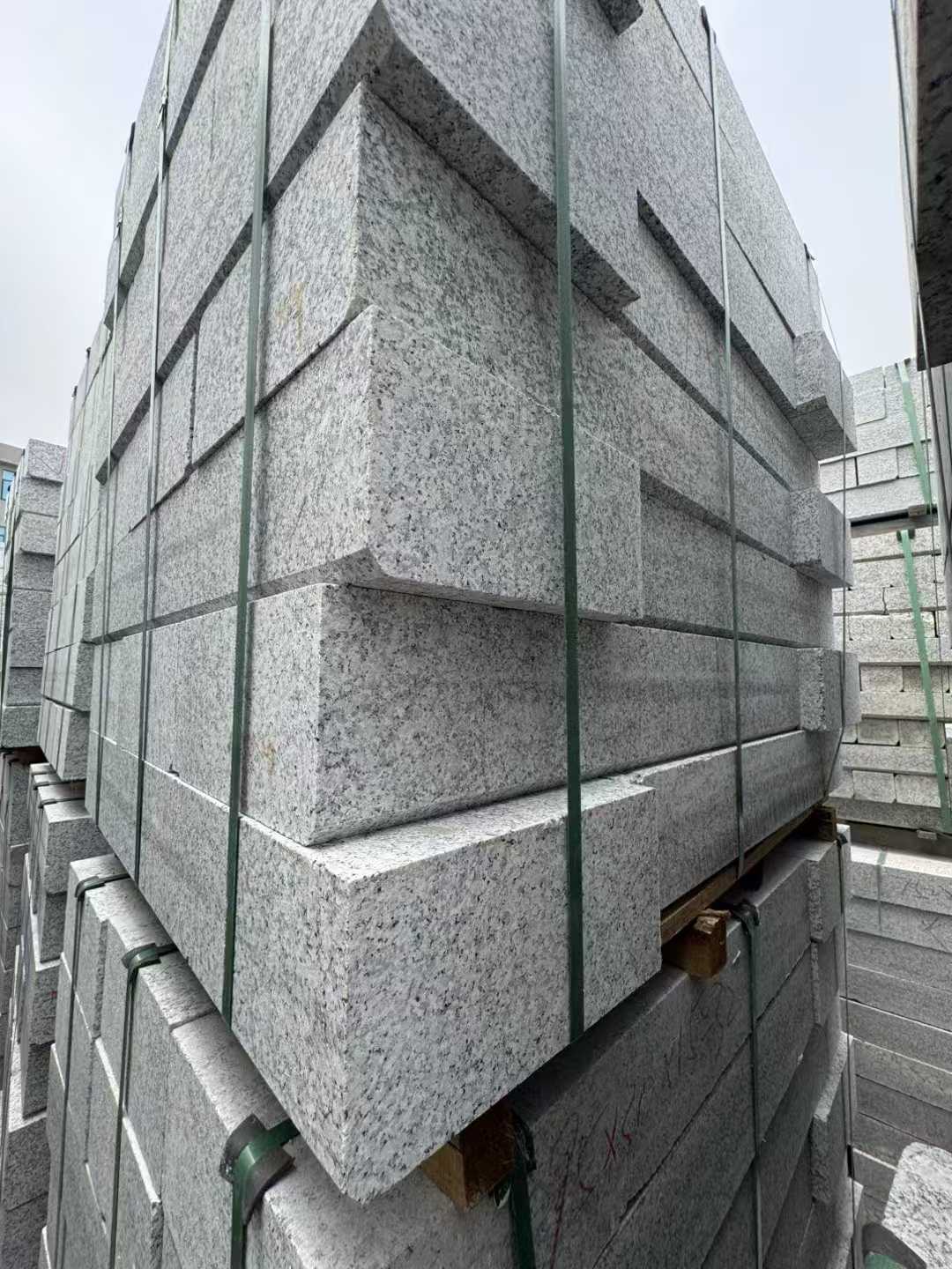 扬州芝麻白路牙石 马路牙子