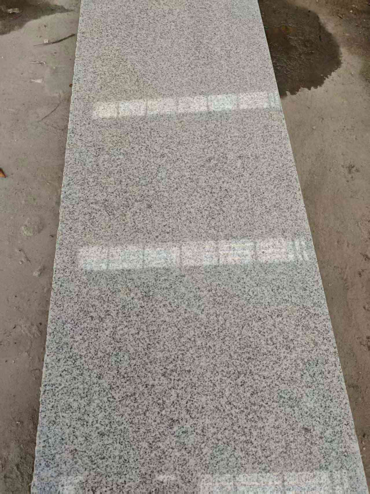 扬州芝麻白光面毛板